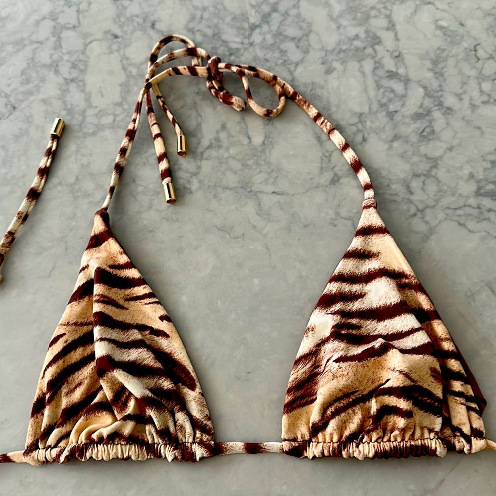 Monday swim wear bikini top size V